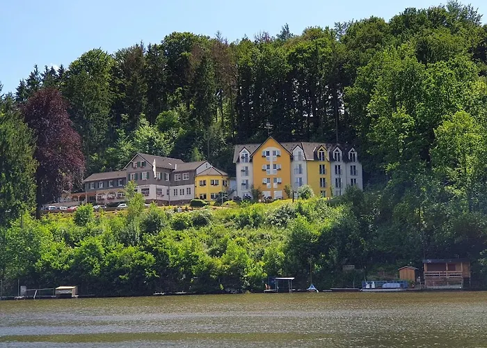 Waldhaus Lauenhain Отель *